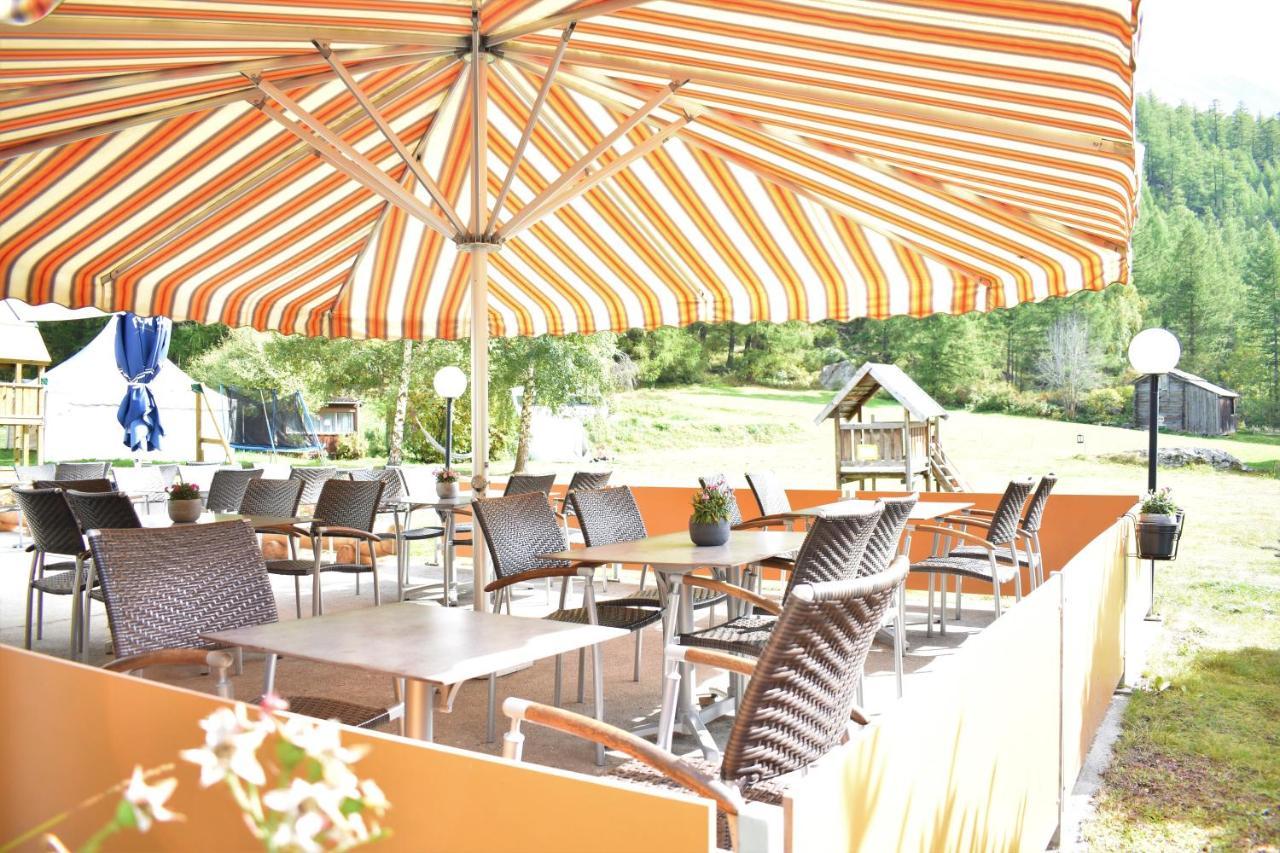 Restaurant & Hostel Hole In One รานดา ภายนอก รูปภาพ