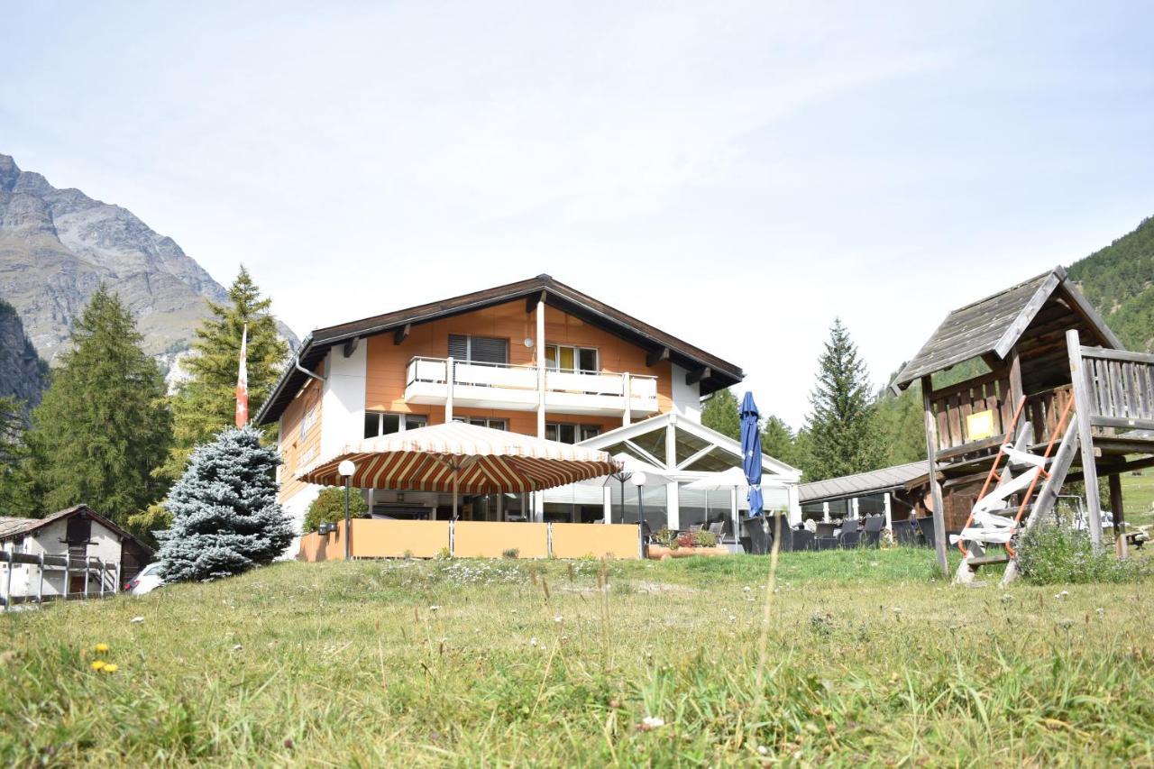 Restaurant & Hostel Hole In One รานดา ภายนอก รูปภาพ